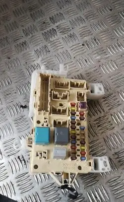 Toyota Corolla Verso AR10 Fuse module 892210f010