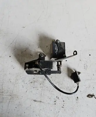 BMW 5 E39 Tailgate window lock/catch/latch 8238469