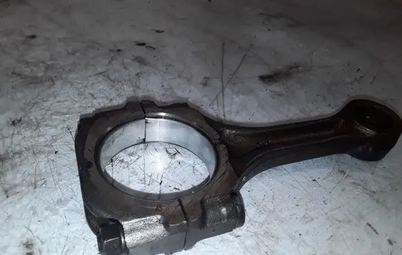 Subaru Legacy Connecting rod/conrod 