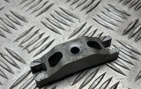 Volkswagen Golf VI Fuel Injector clamp holder 03L216
