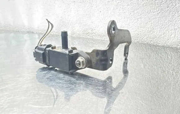 Opel Insignia A Vacuum valve 55566127