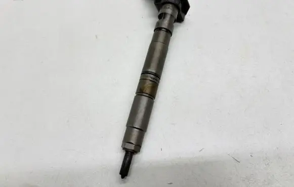 Audi A8 S8 D3 4E Fuel injector 057130277AG