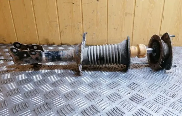 Toyota Yaris Front shock absorber/damper C9170061