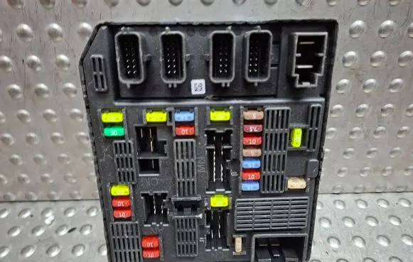 Renault Scenic III - Grand scenic III Fuse module S26312502 284B62342R