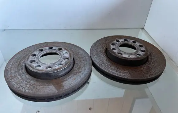 Volkswagen Touran II Front brake disc