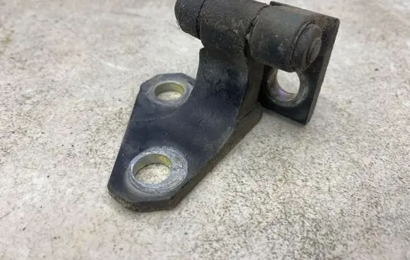 Volkswagen PASSAT B6 Front door upper hinge 