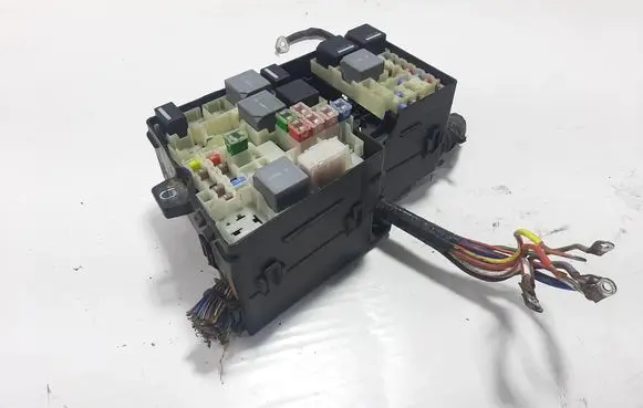 Ford Kuga II Fuse module AV6T14A067AD AV6T14A142AB