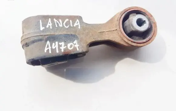 Lancia Phedra Engine mount bracket