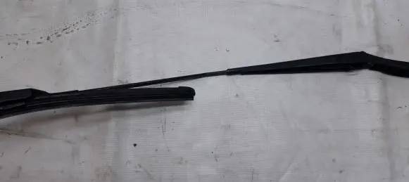 Volvo C30 Front wiper blade arm