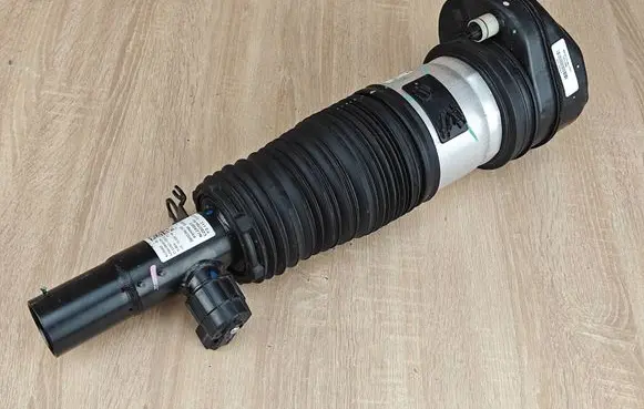 BMW X6 G06 Front shock absorber/damper 6892425