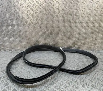 Mercedes-Benz CLA C117 X117 W117 Rubber seal front coupe door A2047271187