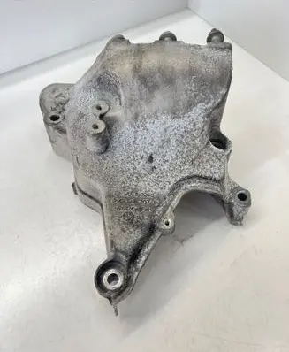 Engine mounting bracket