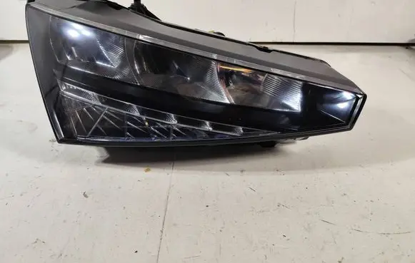 Skoda Scala Headlight/headlamp 657941016 90176072