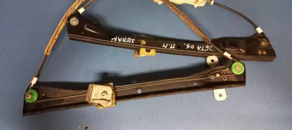 Volkswagen Jetta V Sliding door window regulator with motor 118132