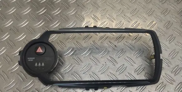 Toyota Yaris Radio/GPS head unit trim 864510D030
