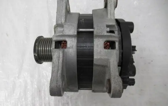Nissan Qashqai Generator/alternator 231004BE0B