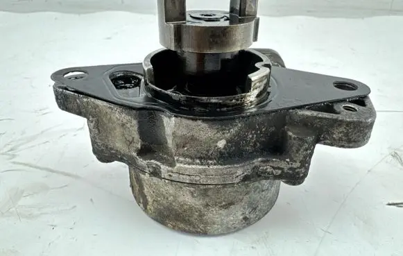 Opel Meriva B Vacuum pump