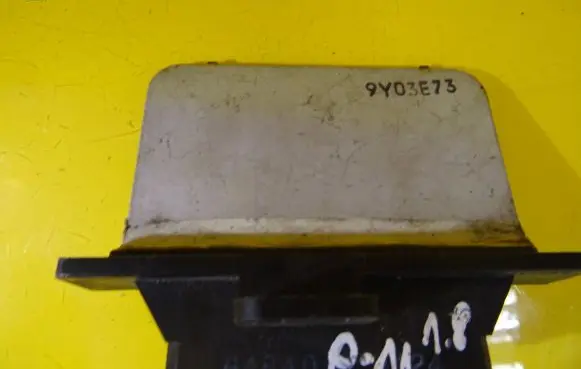 Nissan Primera Heater blower motor/fan resistor 9Y03E73