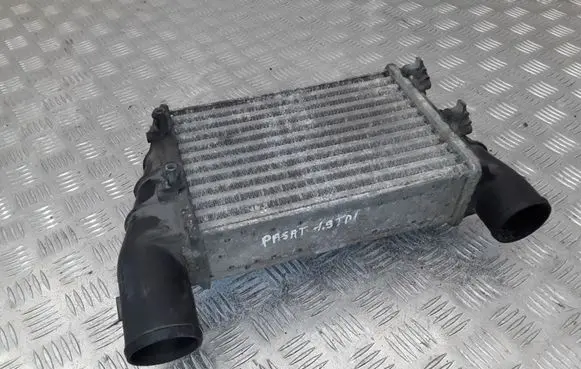 Volkswagen PASSAT B5 Intercooler radiator 058145805A
