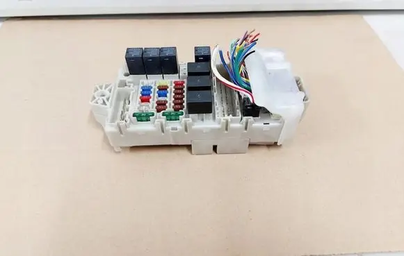 Mitsubishi Lancer Fuse box set 50617-0186