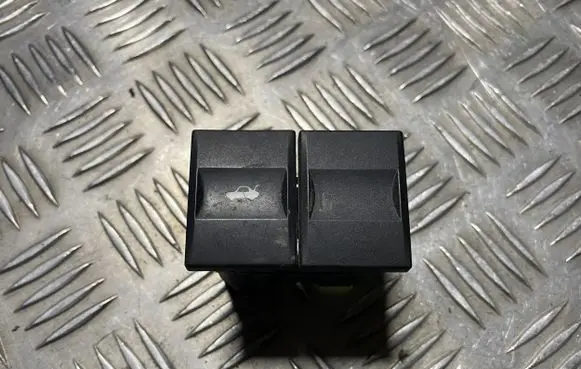 Ford Mondeo Mk III Tailgate opening switch 1S7T19B514AA