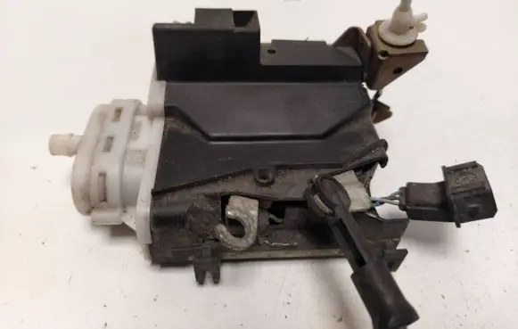 Audi A6 S6 C4 4A Front door lock 4A1837016D