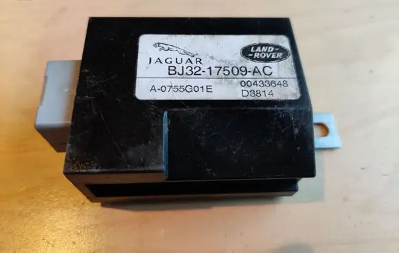 Land Rover Evoque I Window wiper relay BJ3217509AC