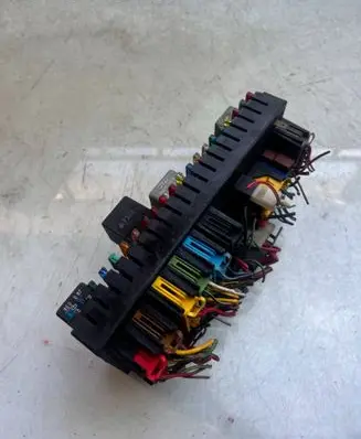 Audi 80 90 S2 B4 Fuse module 443941822B 2284
