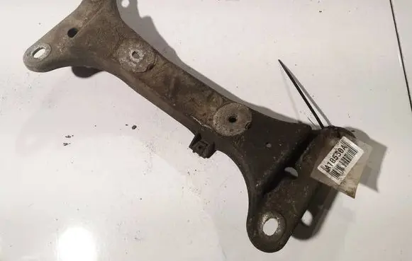 BMW 1 E81 E87 Engine mounting bracket 6780900