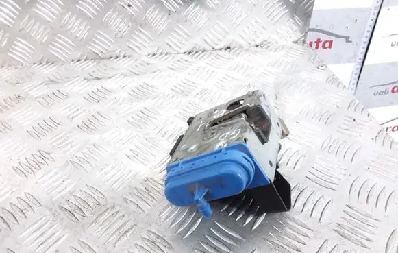 Audi A4 S4 B5 8D Rear door lock 8D0839016A