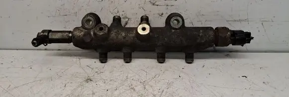 Mazda 6 Fuel injector supply line/pipe 