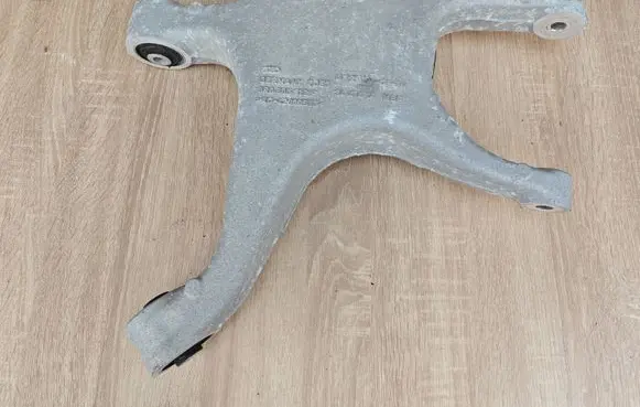 Rear upper control arm/wishbone