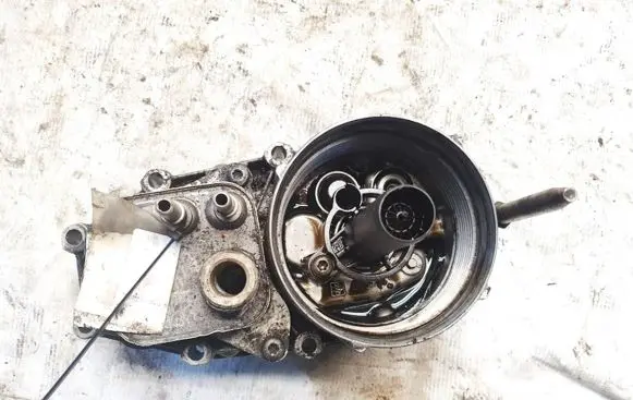 Land Rover Discovery 3 - LR3 Oil filter cover 4r8q6c711da