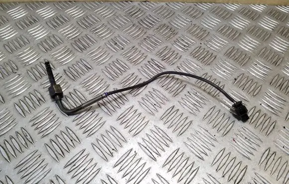Mercedes-Benz CLS C219 Exhaust gas temperature sensor A0051539028