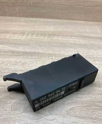 Mercedes-Benz C W202 Light module LCM 2025420432 350065
