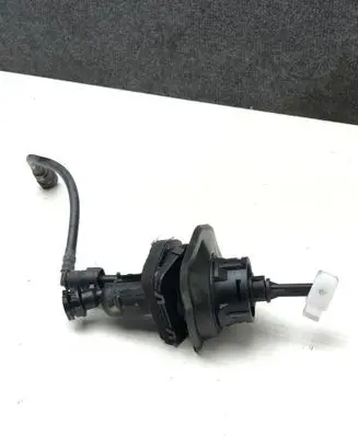 Ford Kuga II Clutch master cylinder KG19300