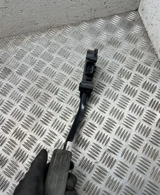 Land Rover Discovery 3 - LR3 Accelerator throttle pedal SLC500041 3256105000