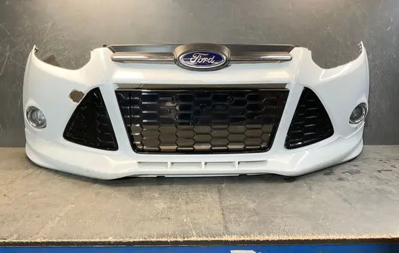 Ford Focus Front bumper BM5117757A