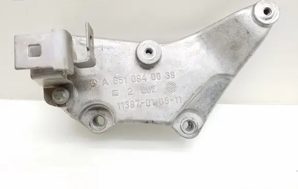 Mercedes-Benz C W205 Engine mounting bracket A6510940039