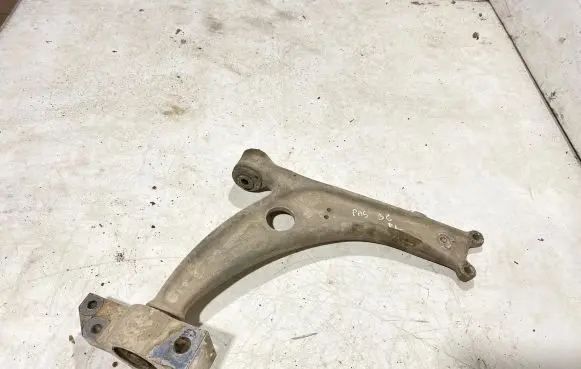 Volkswagen PASSAT B6 Front lower control arm/wishbone 3l0407153b