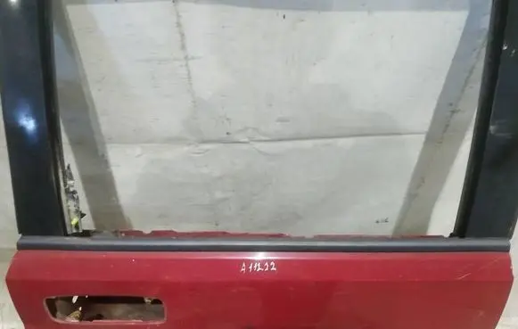 Nissan X-Trail T30 Rear door glass trim molding 