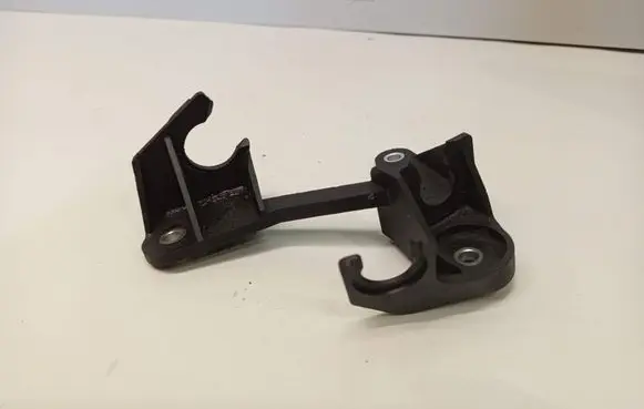 Volvo S60 Gear shift cable bracket 31325391