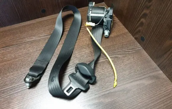 Iveco Daily 4th gen Front seatbelt 33017280A1