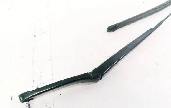 Volkswagen Golf VI Front wiper blade arm 1Q1955409