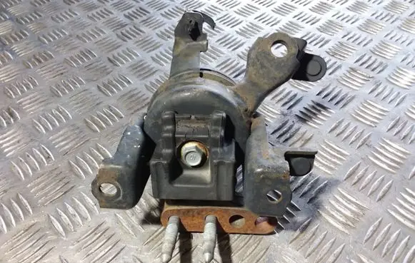 Toyota Corolla E120 E130 Engine mount bracket 1230527020