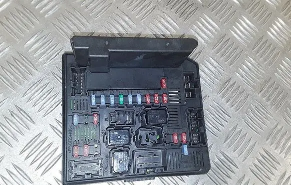 Nissan Qashqai Fuse module 284B7BB00C
