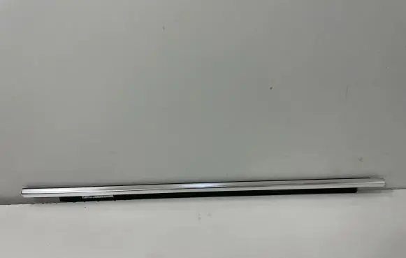 BMW 6 G32 Gran Turismo Front door glass trim molding 7392350