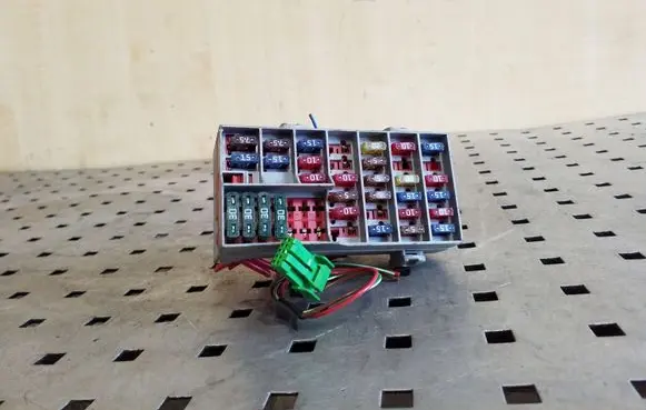 Volvo XC90 Fuse module 8637669