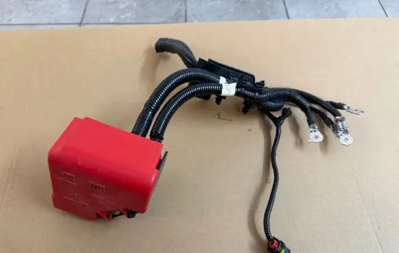 Volkswagen Amarok II Positive cable (battery) 