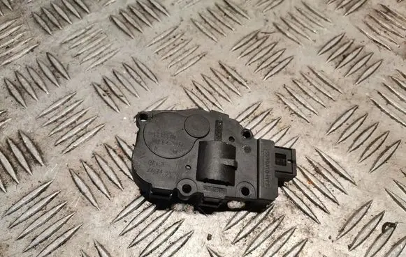 Mercedes-Benz C W204 Intake manifold valve actuator/motor A2218200042 2218200042